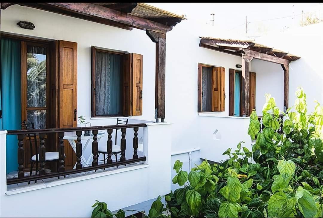 Διαμερίσματα Μαυρίκου Ελένη Σκύρος Εξωτερικό φωτογραφία