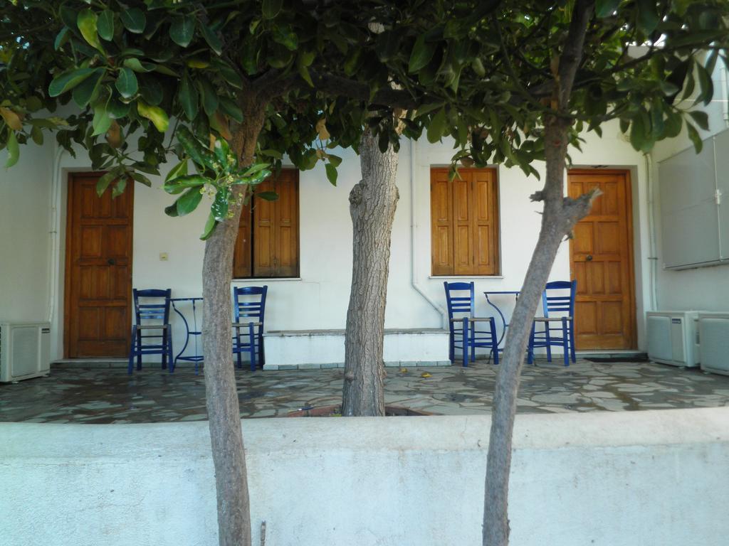 Διαμερίσματα Μαυρίκου Ελένη Σκύρος Δωμάτιο φωτογραφία