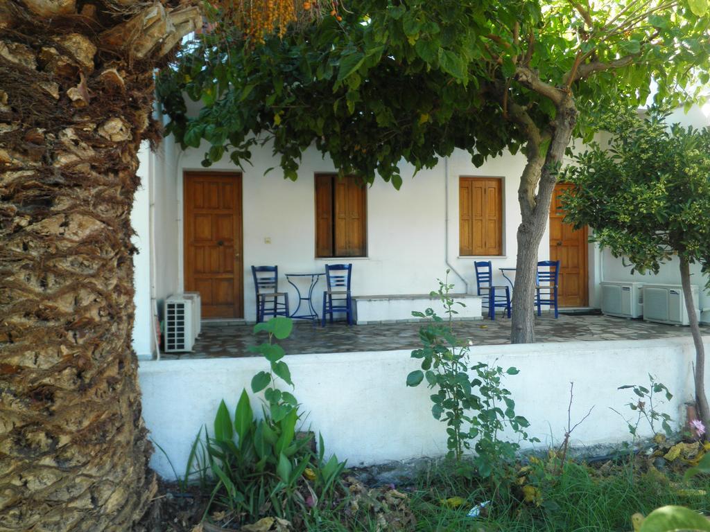 Διαμερίσματα Μαυρίκου Ελένη Σκύρος Δωμάτιο φωτογραφία